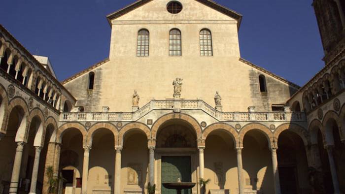 don michele pecoraro lascia il duomo di salerno moliterno e il nuovo parroco