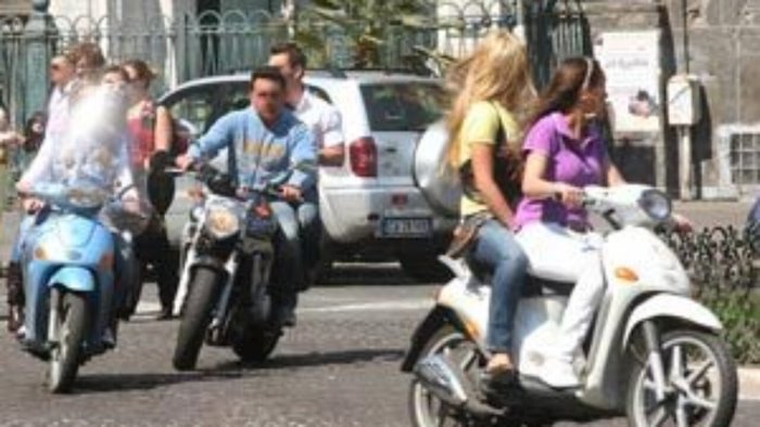 scooter selvaggio a napoli si intervenga presentato dossier al prefetto