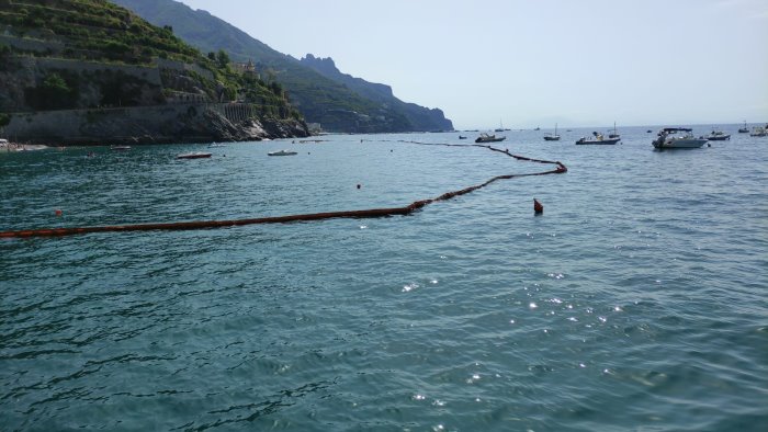 mare sporco a salerno cammarota chiede un tavolo prefettizio e cordone gommato