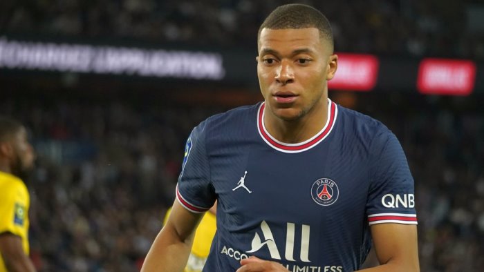 il psg dichiara guerra a mbappe ma il napoli non teme per osimhen