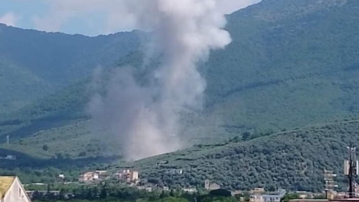 esplosione in una fabbrica di fuochi d artificio muore un operaio