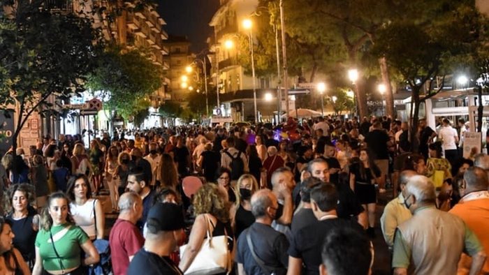 notte bianca a salerno l accusa di celano per molti commerciati una beffa