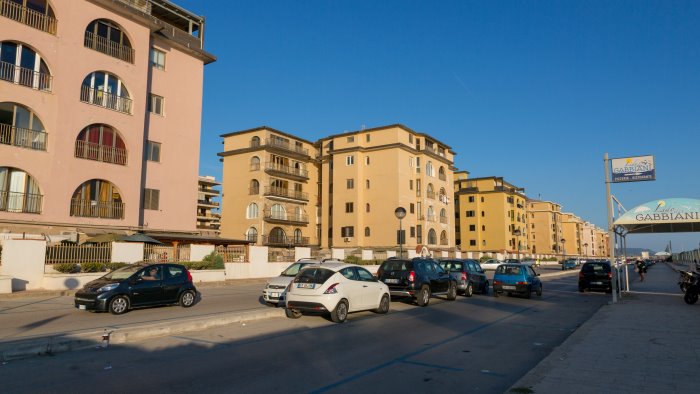 castel volturno boss sfuggito a blitz anticamorra sorpreso nella villa al mare