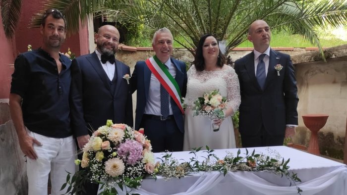 dalla francia a santo stefano del sole per unirsi in matrimonio