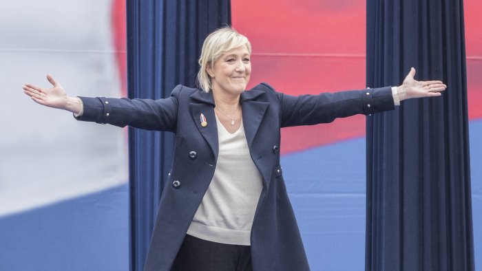 francia l estrema destra diventa primo partito macron all angolo