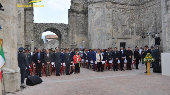 il comune di sant angelo conferisce la cittadinanza onoraria alla finanza