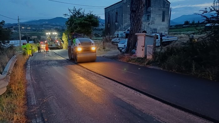 a montecorvino giffoni valle piana e sei casali proseguono i lavori sulle strade