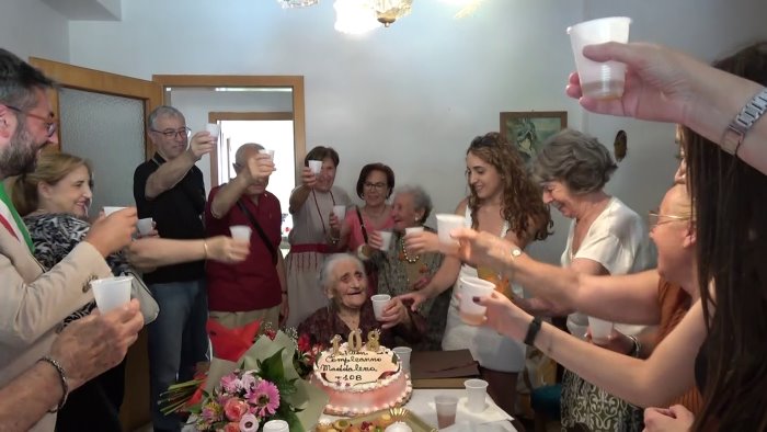 ariano in festa maddalena grasso regina della citta ha compiuto 108 anni