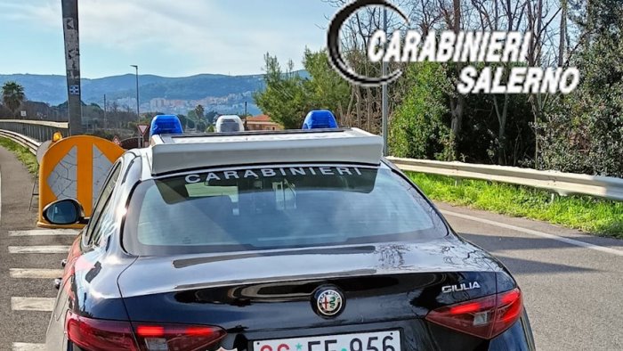 estorce denaro al padre e lo picchia arrestato dai carabinieri