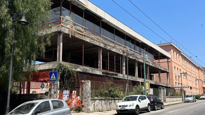 ex liceo scientifico a san giorgio a cremano pronti per la demolizione