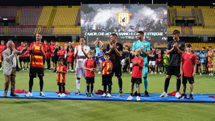 benevento ecco le nuove maglie da gioco