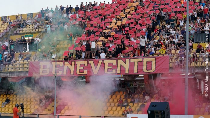 benevento svelate le nuove maglie tutte le foto della presentazione