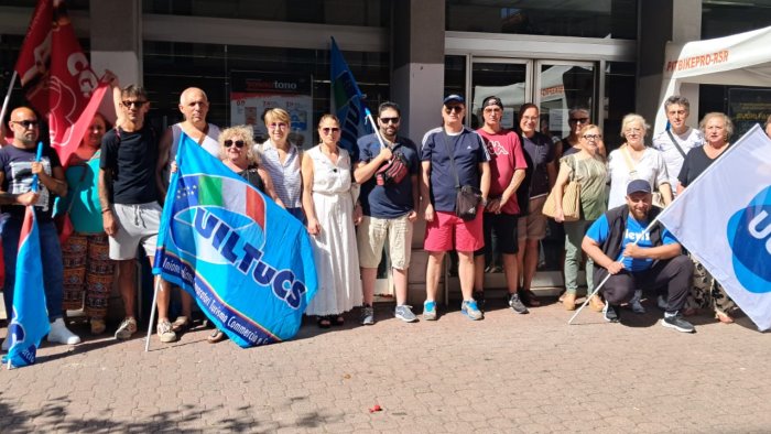 anche a salerno la mobilitazione dei dipendenti carrefour