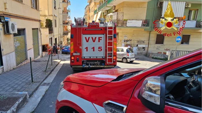 salerno 35enne precipita nel vuoto da un balcone del primo piano