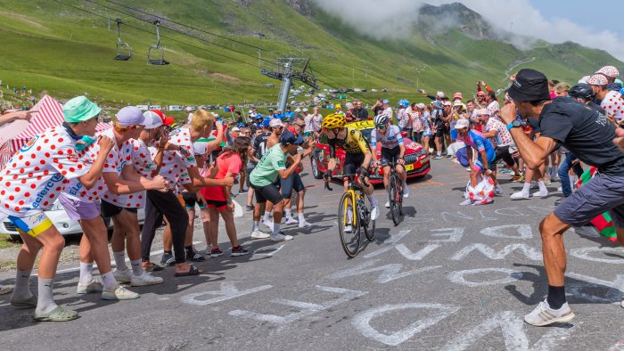 vingegaard e il tour de france 2024 costole fratturate e si torna in forma