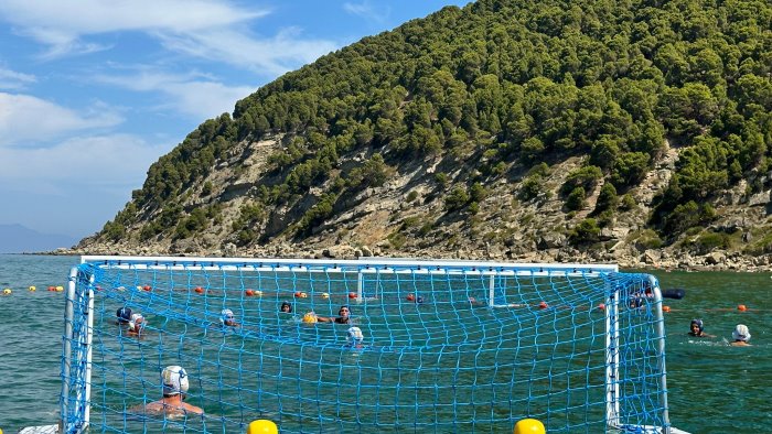 torneo giovanile di pallanuoto a mare successo e partecipazione a castellabate