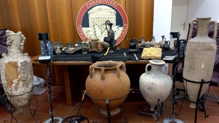 scavi clandestini e traffico di reperti archeologici aumentano i sequestri