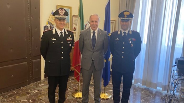 carabinieri il generale canio giuseppe la gala ricevuto dal prefetto torlontano