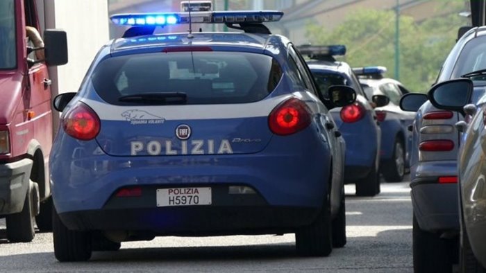 lotta ai clan sgombero coattivo di sei appartamenti abusivi a napoli