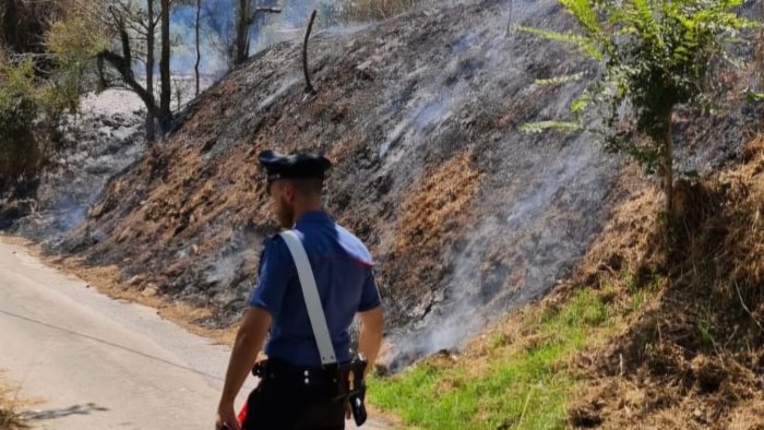 incendio coinvolge una roulotte paura a montemiletto