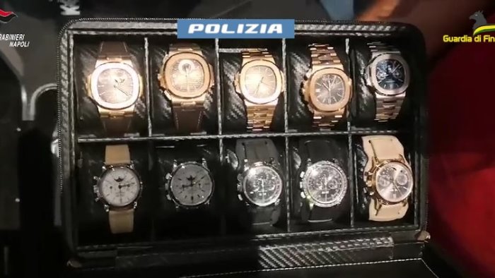 spende 300mila euro per acquistare orologi online ma arrivano pacchi di pasta