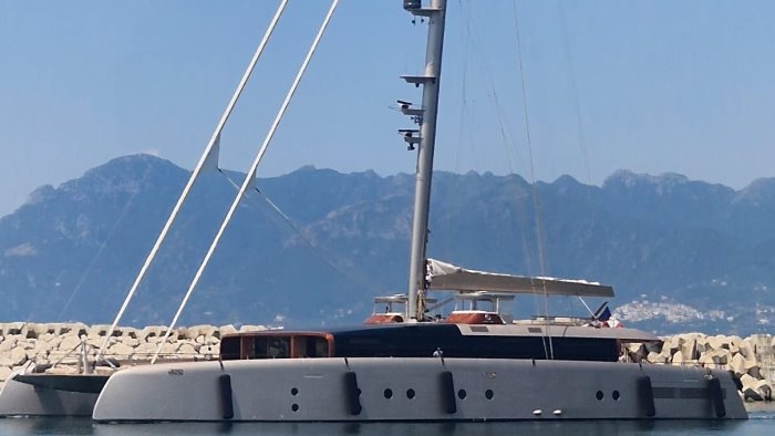 a salerno il catamarano a vela piu grande del mondo