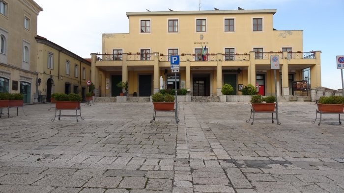 piano ferie dipendenti area finanziaria e scontro sulla richiesta di revoca