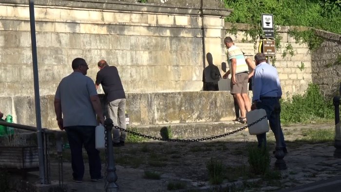 blocco delle pompe l acqua manchera ancora e paralisi