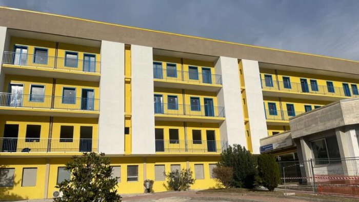 inaugura l ospedale landolfi di solofra martedi taglio del nastro con de luca