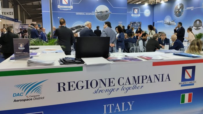 la campania in vetrina al festival internazionale dell aerospazio