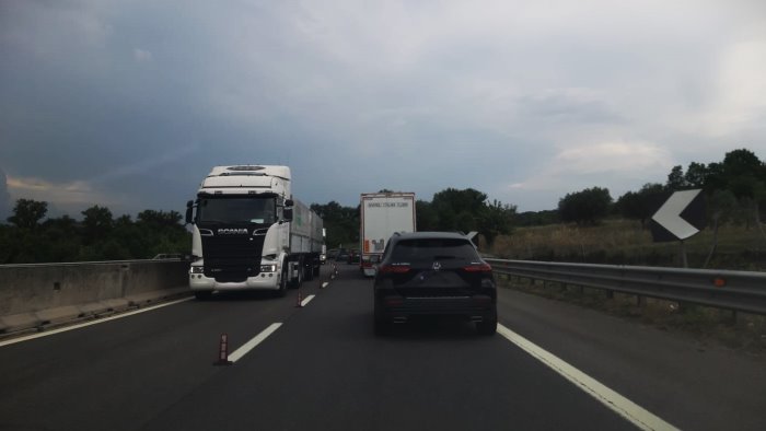 lavori in autostrada caos tra i birilli a grottaminarda