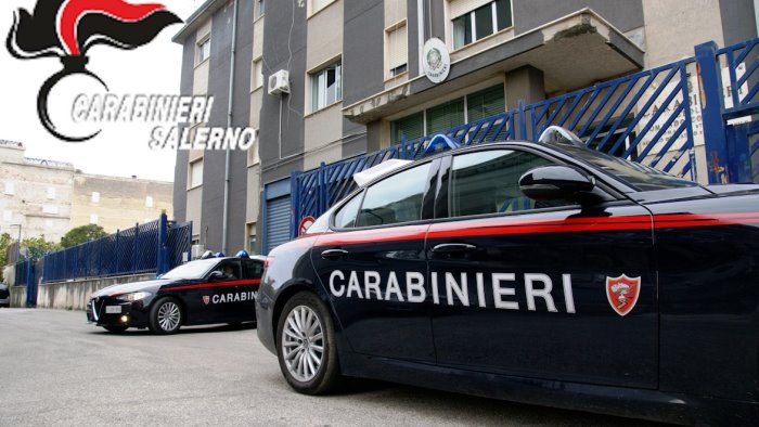 minaccia la madre e l ex compagna con un cacciavite arrestato un 32enne