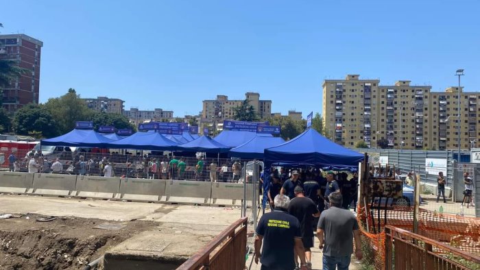 solidarieta agli sfollati di scampia in campo la protezione civile di caserta