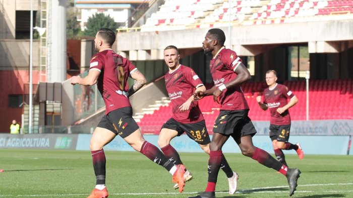 salernitana tutino resta il sogno per l attacco