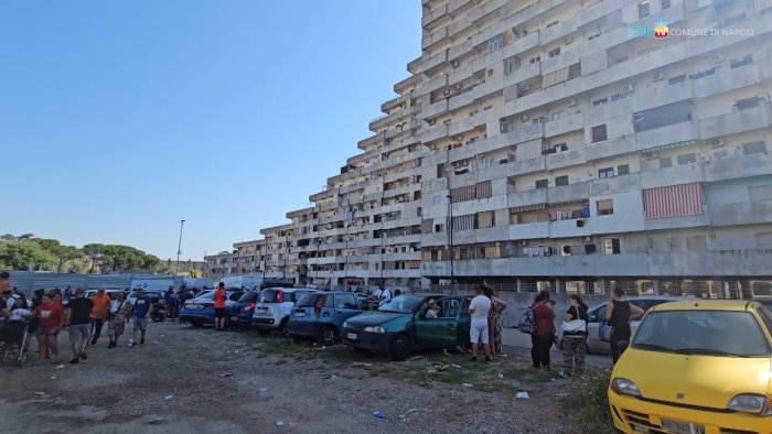 crollo alla vela celeste 350 persone ospitate nell universita a scampia