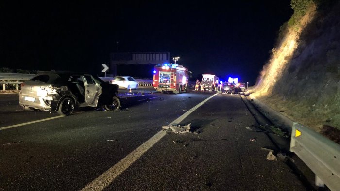 incidente sull a2 tra eboli e battipaglia muore 41enne