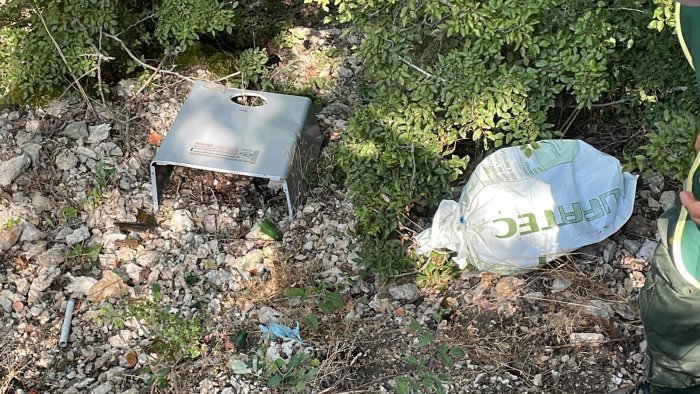 discarica abusiva sul monte cesima scatta l esposto alla procura