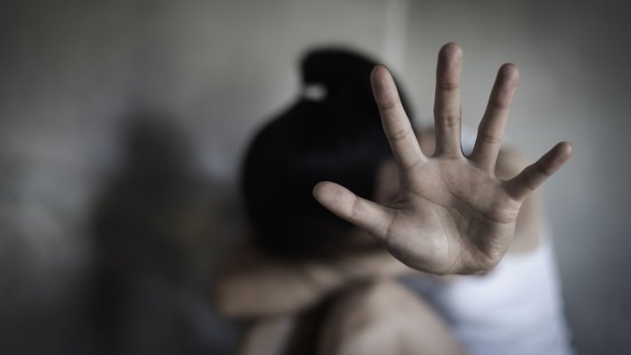 salerno arrestato maestro di arti marziali per violenza sessuale su 3 bambine