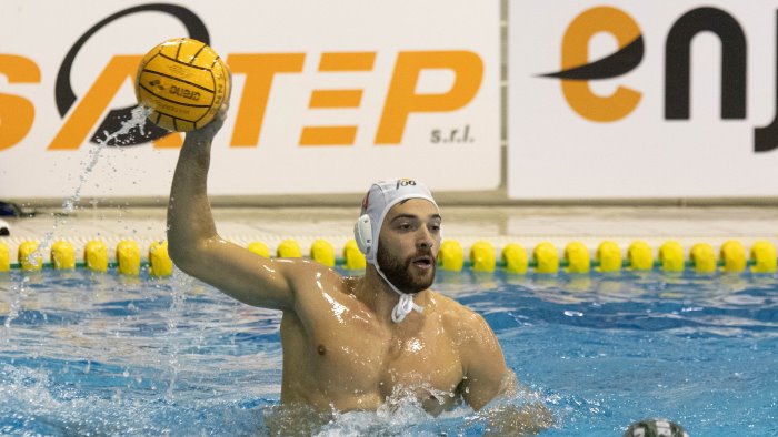 pallanuoto a2 rari nantes salerno rinnova il difensore carlo sanges