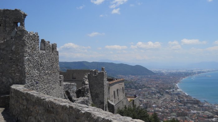 castello di arechi approvato regolamento per l accesso e utilizzo degli spazi