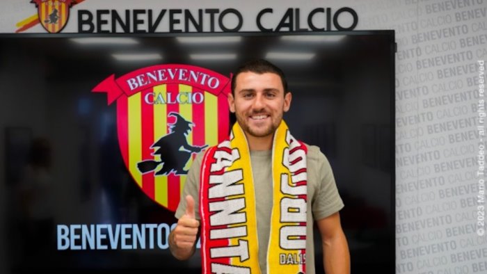 benevento ecco lamesta firma e foto ufficiali