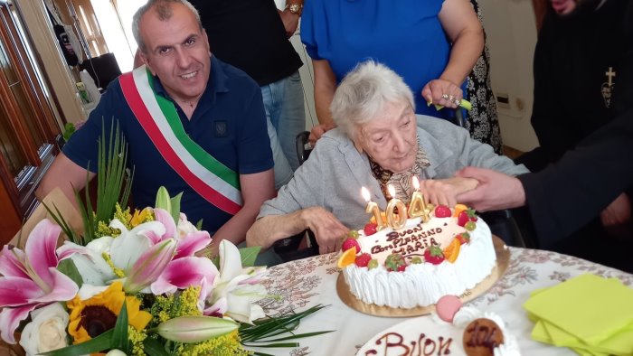 contrada festeggia i 104 anni di maria tra la fede e la passione per i dolci