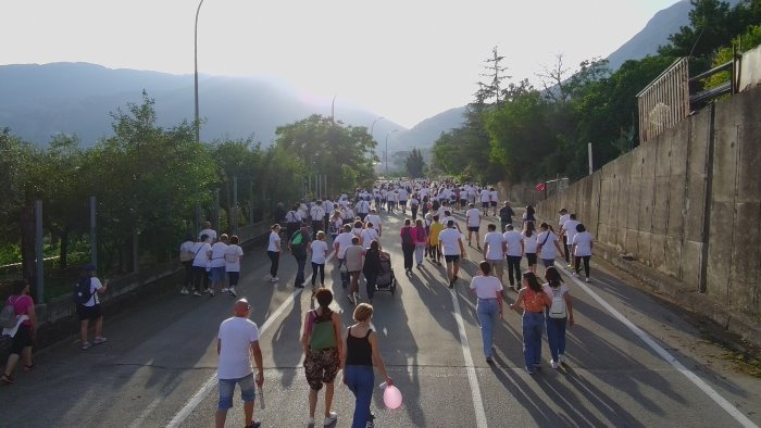 vitulano in rosa passeggiata per la lotta ai tumori al seno