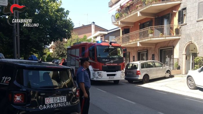 dramma a lioni pentola lasciata sui fornelli in fiamme l appartamento