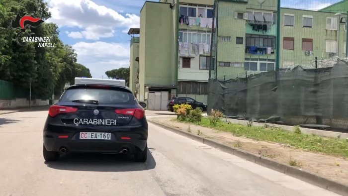 caivano si torna a sparare colpi contro auto e un distributore