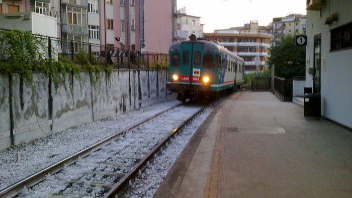 deraglia un treno merci circolazione bloccata sulla battipaglia sapri