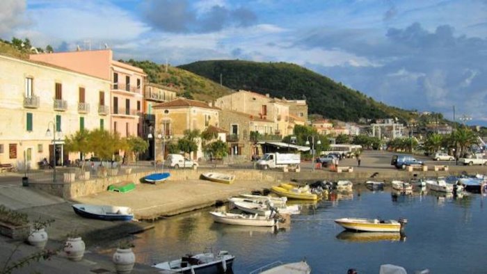 acciaroli divieto di accedere alla spiaggia dopo le 21