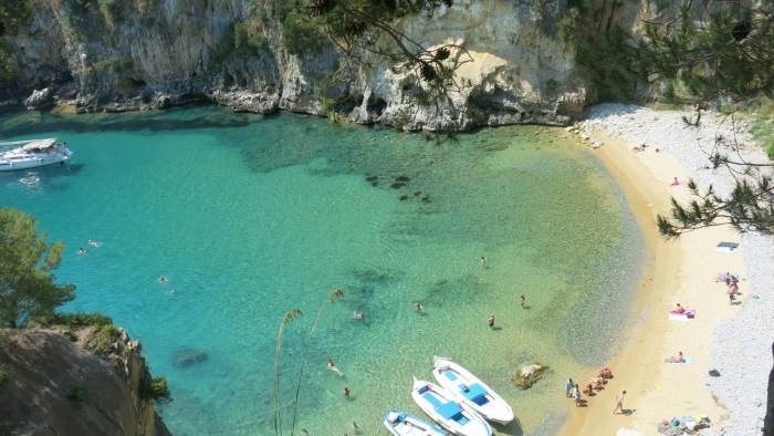 sigilli alla baia del buon dormire interdetta la spiaggia