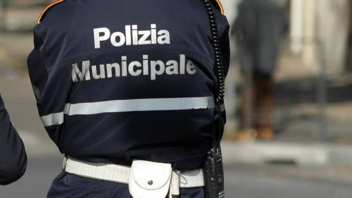 movida e controlli vigile urbano aggredito ad agropoli