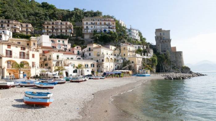 cetara stretta su orario di chiusura dei locali